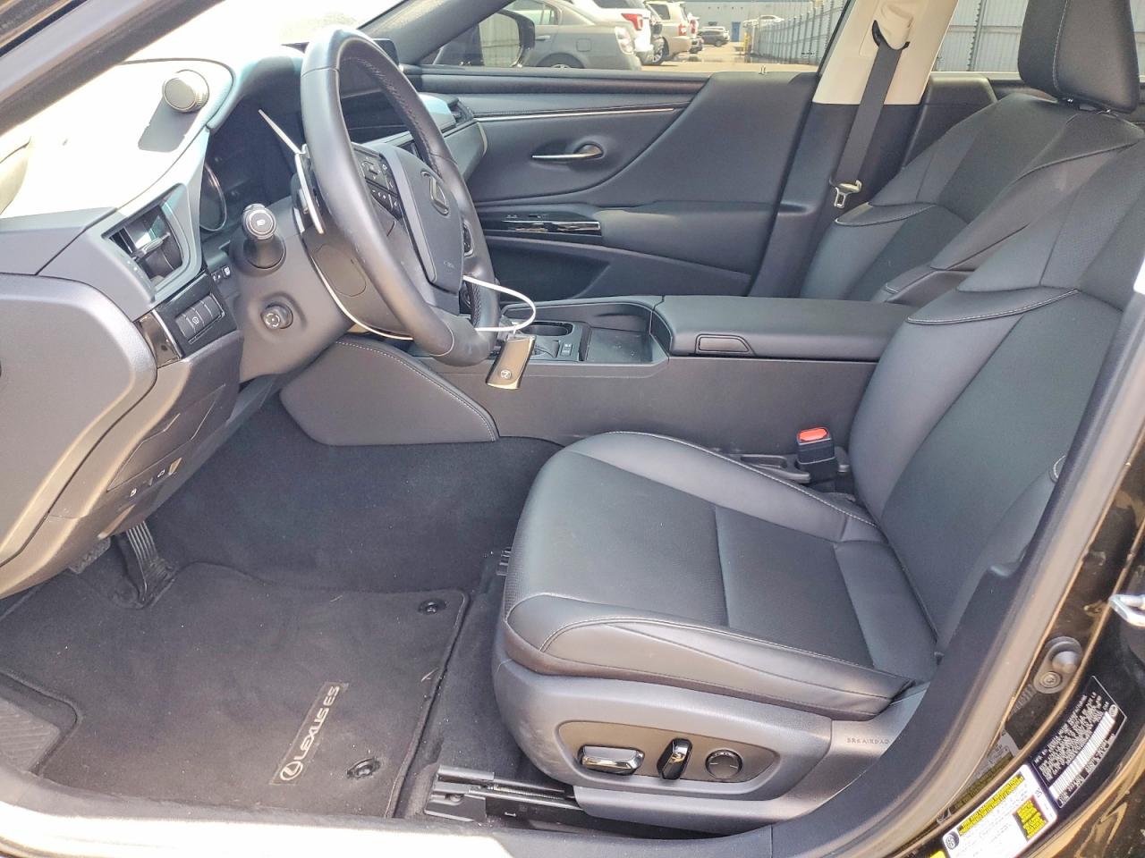 LEXUS ES 300H 2025 — 8
