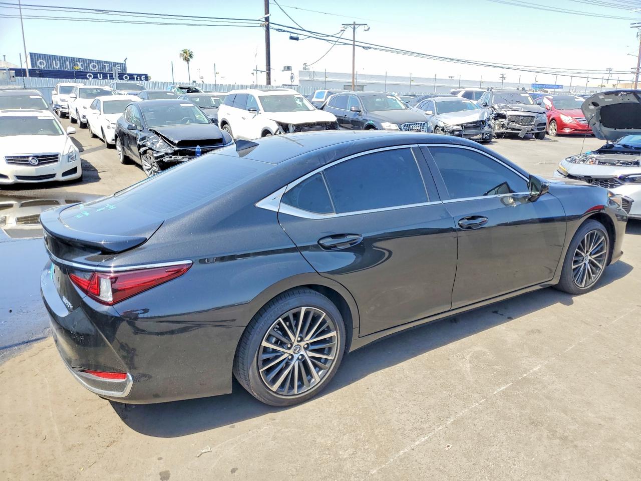 LEXUS ES 300H 2025 — 4