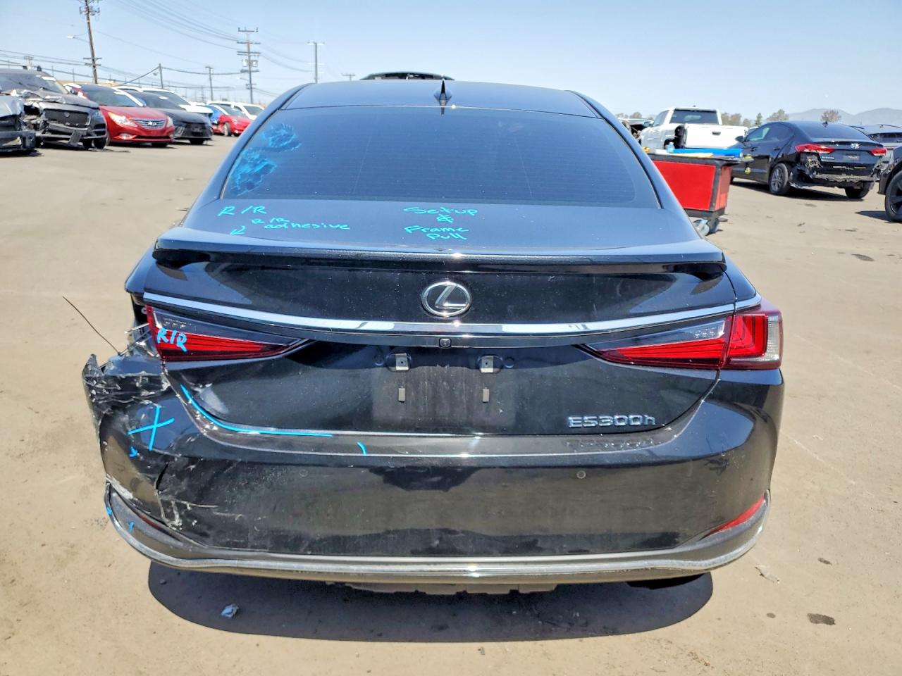 LEXUS ES 300H 2025 — 7