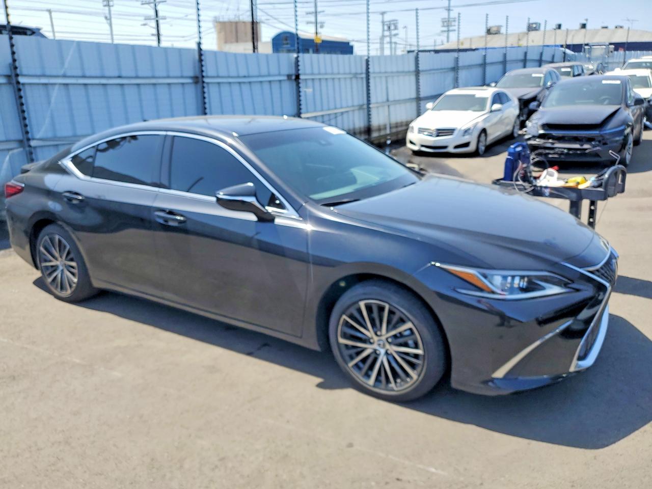 LEXUS ES 300H 2025 — 5