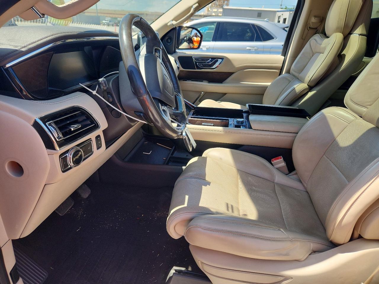 LINCOLN NAVIGATOR 2019 — 8