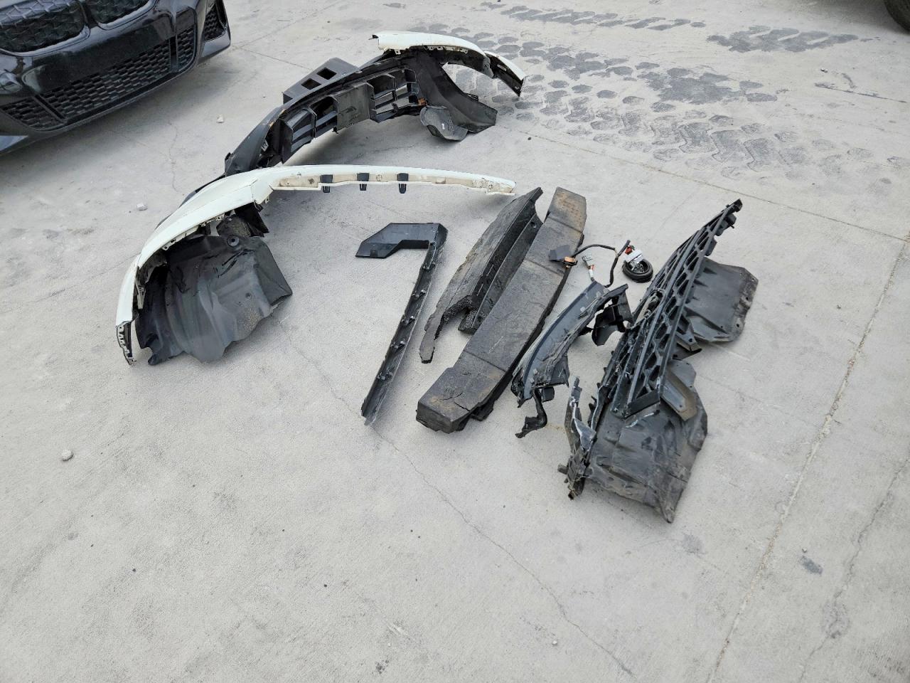 NISSAN FRONTIER 2022 — 13