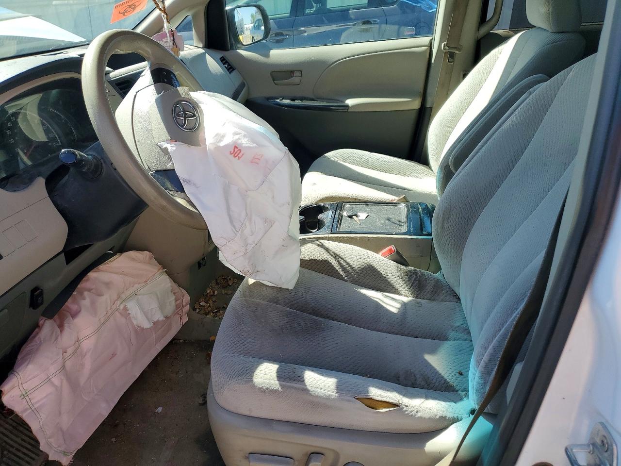 TOYOTA SIENNA 2014 — 8