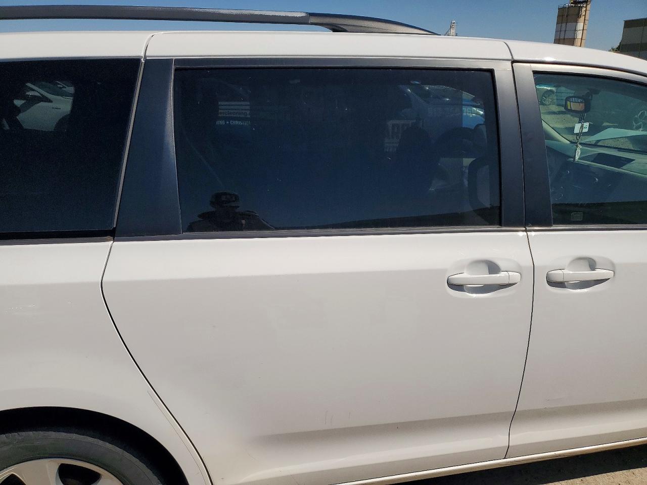 TOYOTA SIENNA 2014 — 11