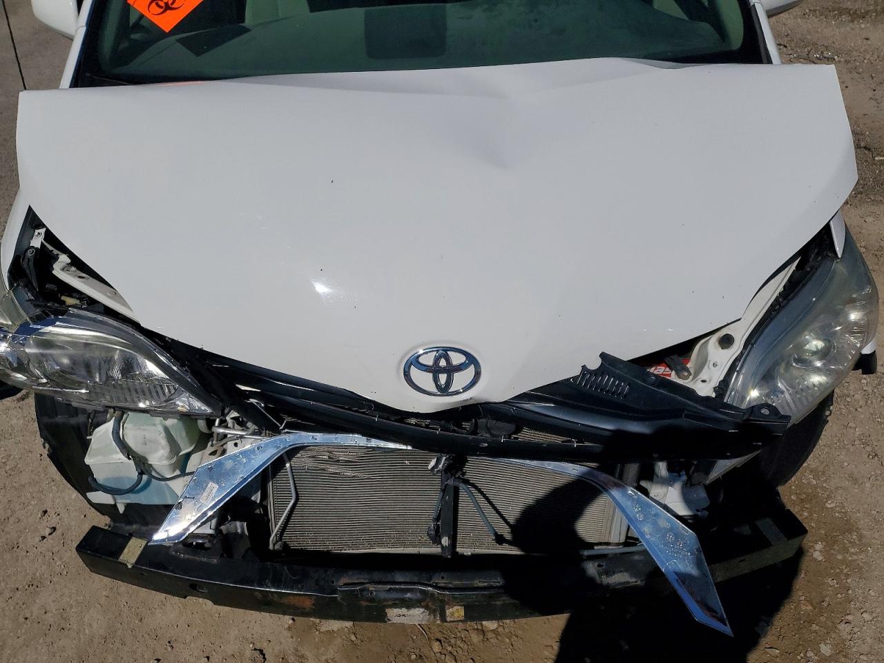 TOYOTA SIENNA 2014 — 12