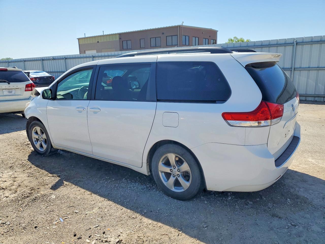 TOYOTA SIENNA 2014 — 3
