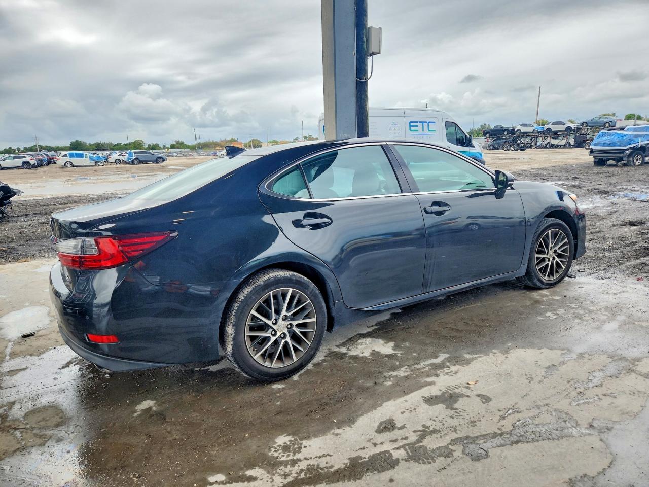 LEXUS ES 2017 — 4
