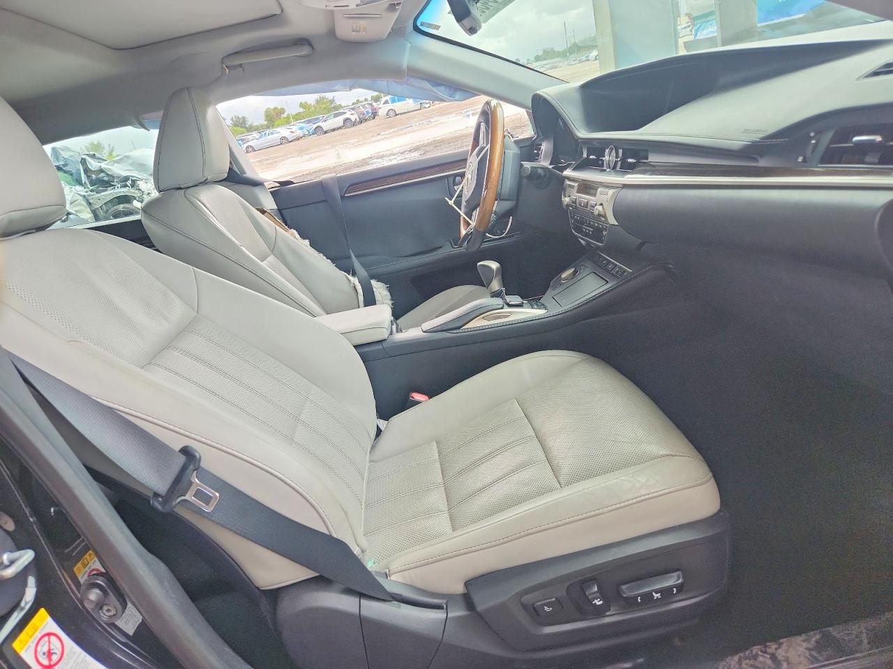 LEXUS ES 2017 — 8