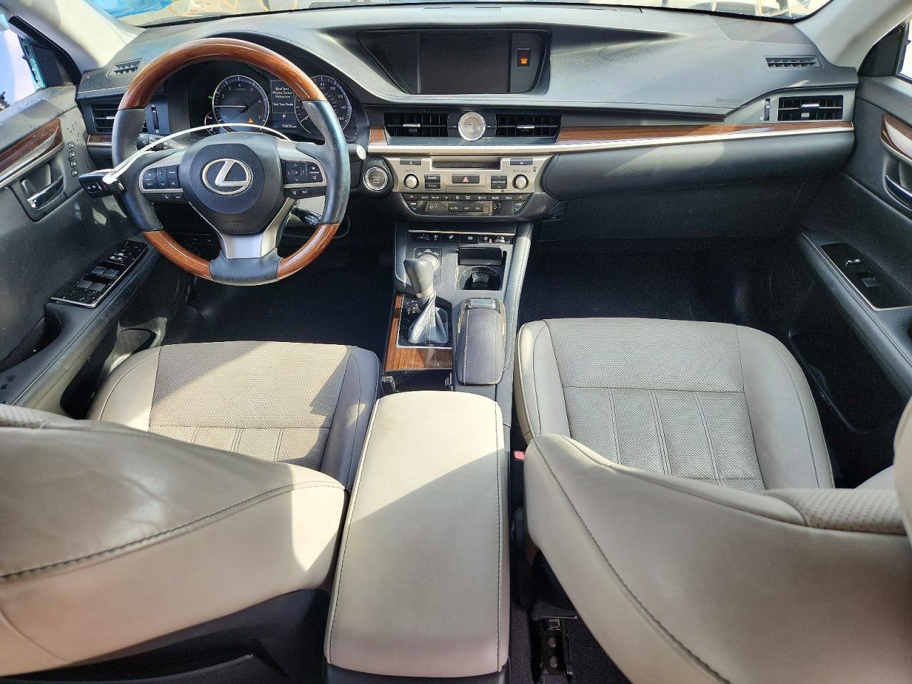 LEXUS ES 2017 — 9