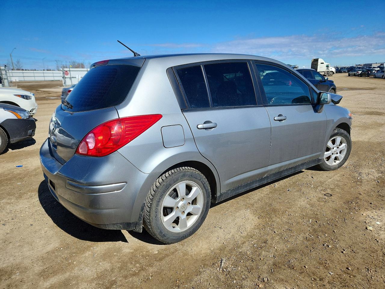 NISSAN VERSA 2011 — 4