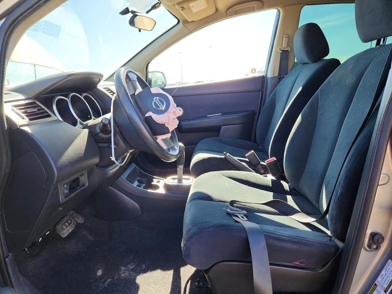 NISSAN VERSA 2011 — 8