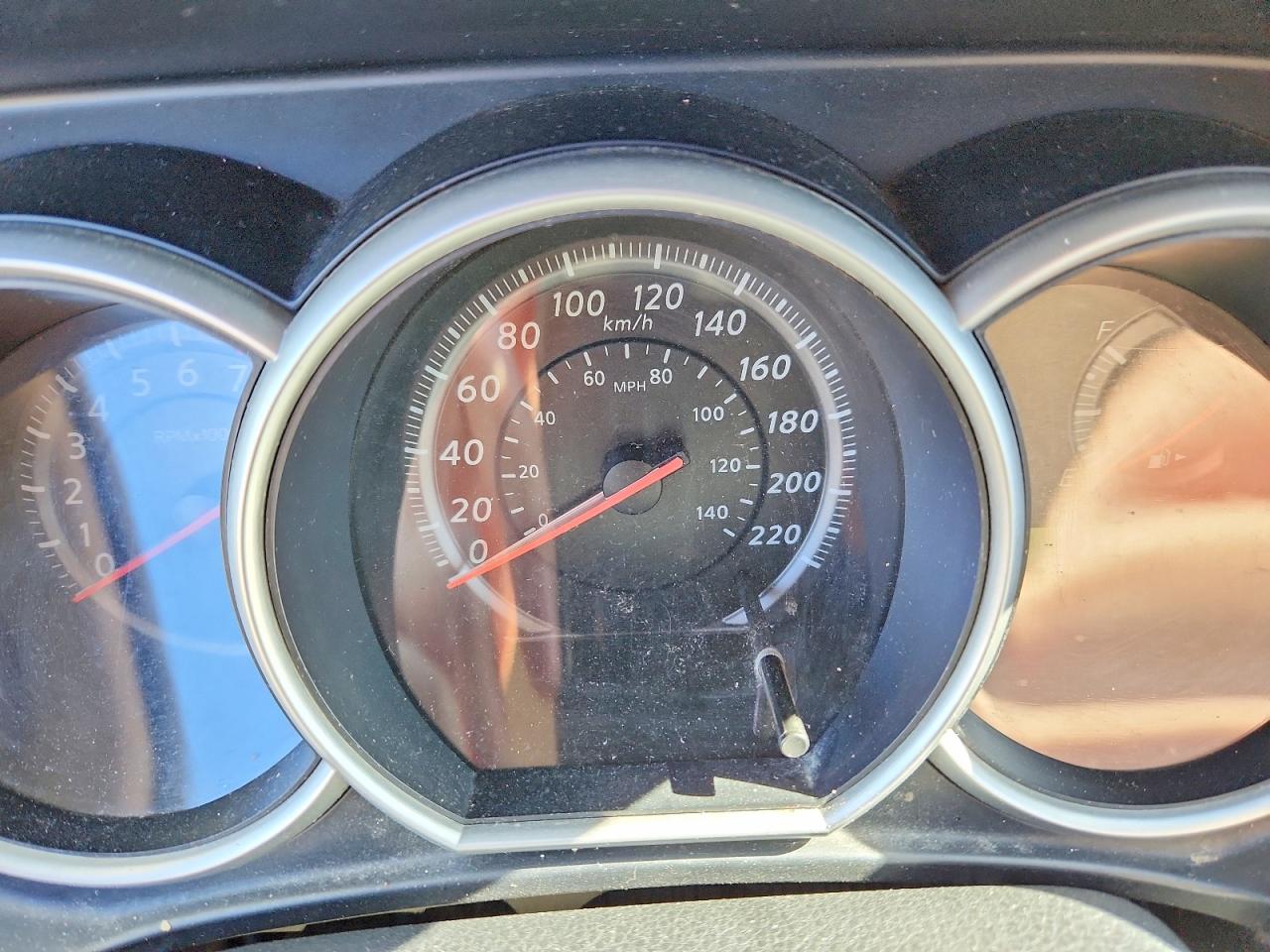 NISSAN VERSA 2011 — 10
