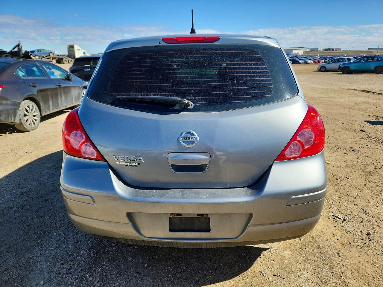 NISSAN VERSA 2011 — 7