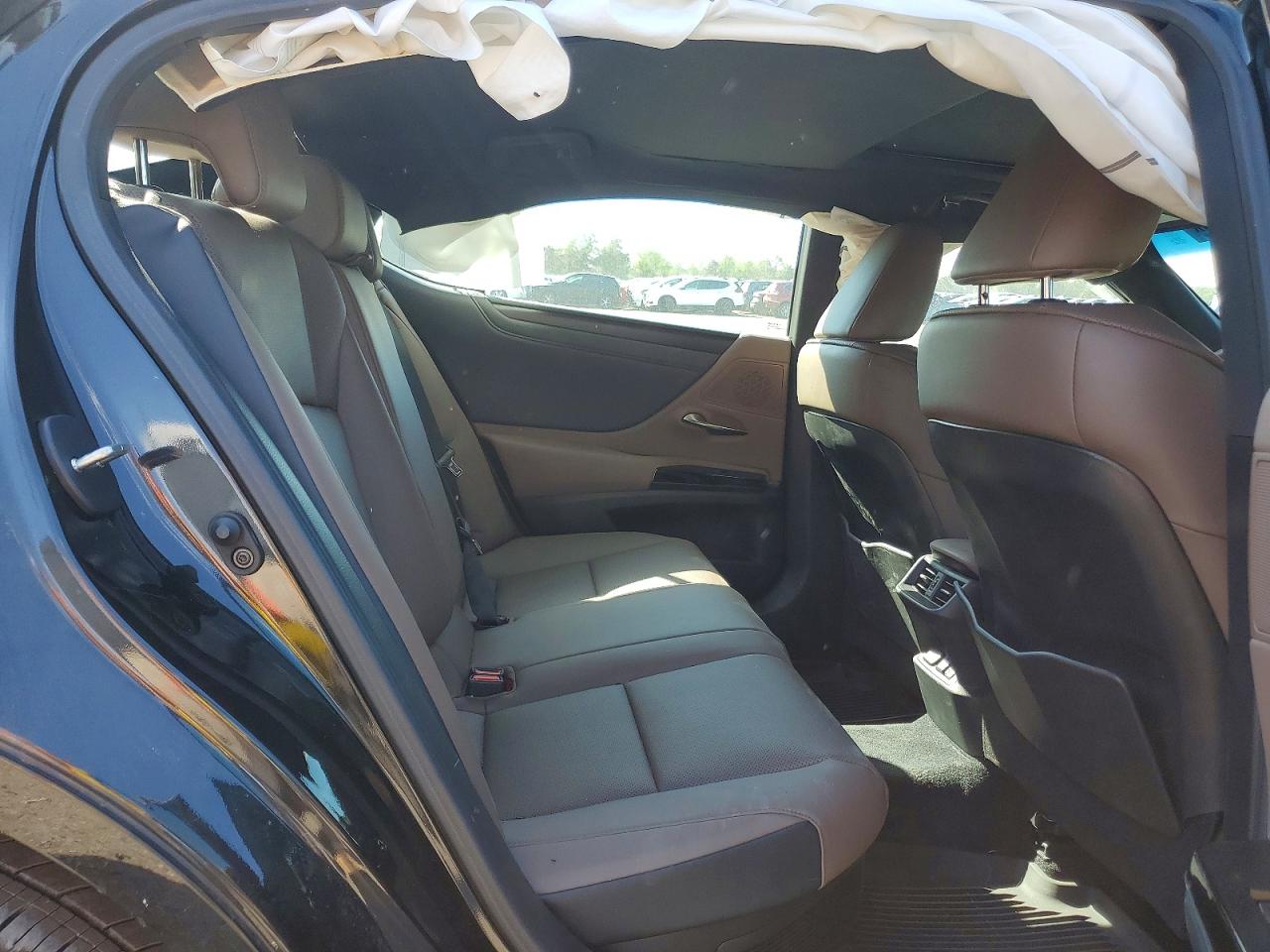 LEXUS ES 300H 2025 — 11