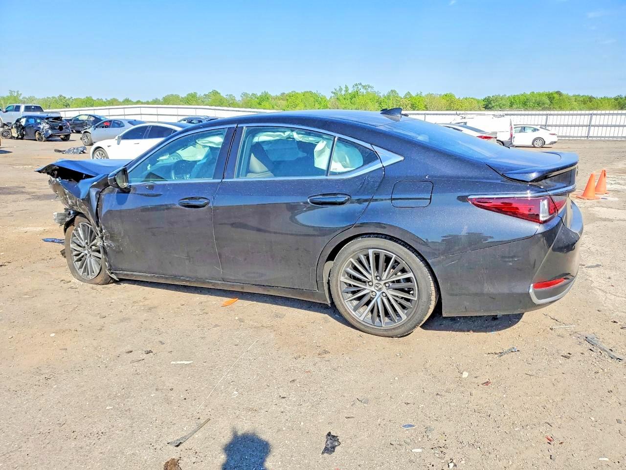LEXUS ES 300H 2025 — 3