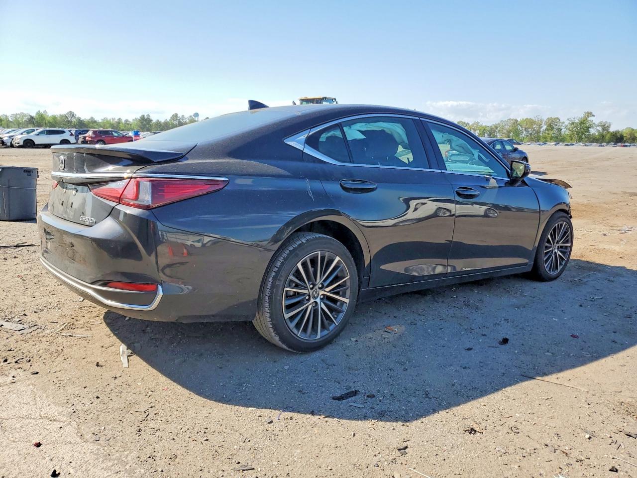 LEXUS ES 300H 2025 — 4