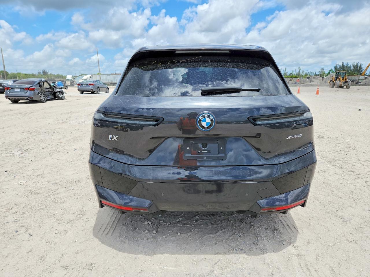 BMW IX 2024 — 7