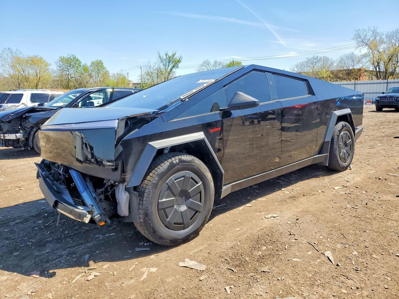 TESLA CYBERTRUCK 2024 — 2