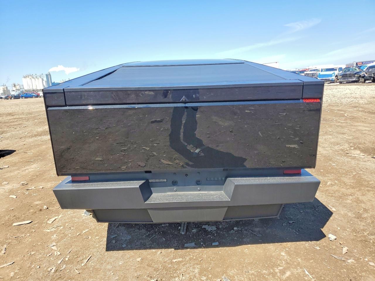 TESLA CYBERTRUCK 2024 — 7