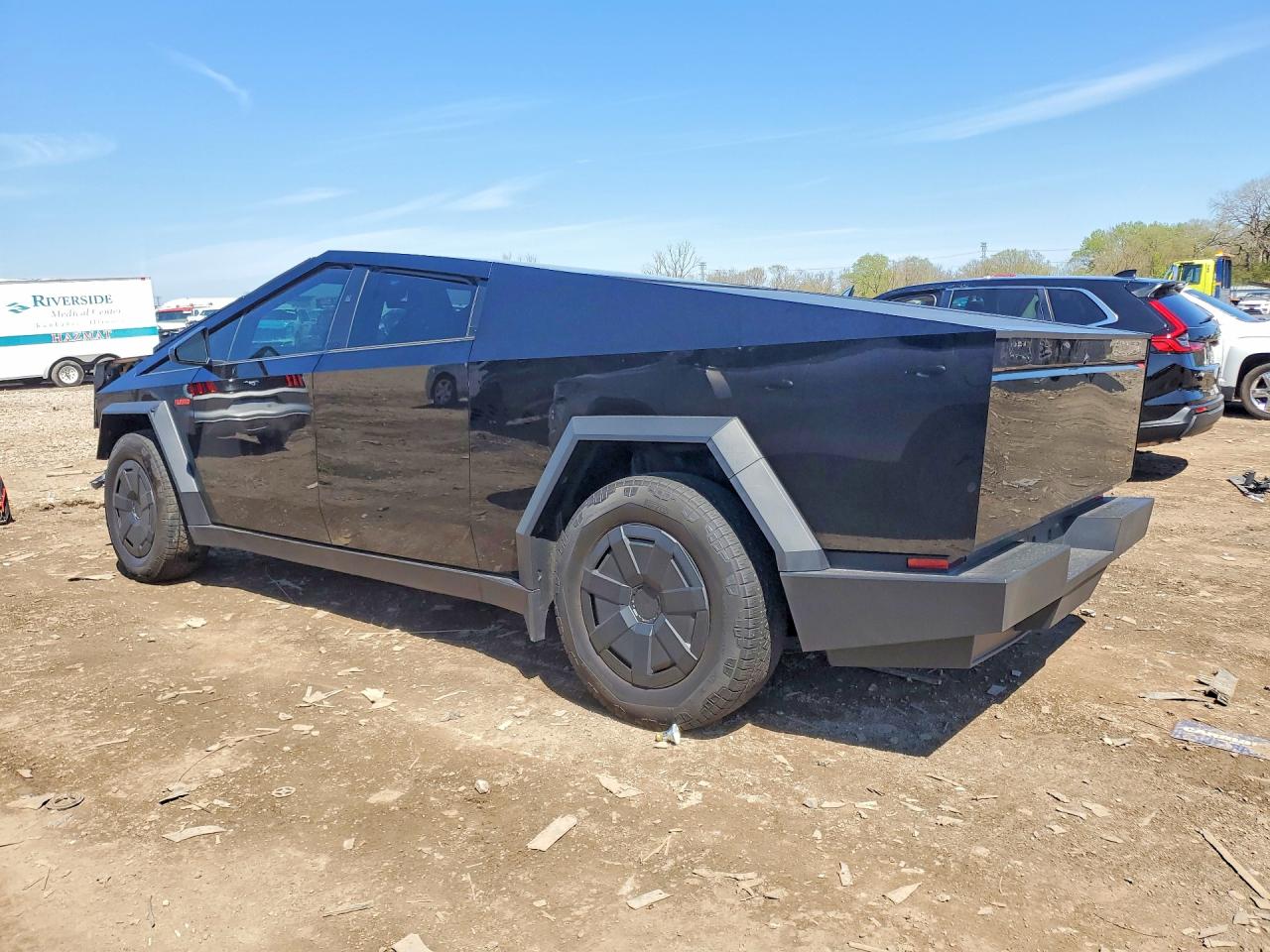 TESLA CYBERTRUCK 2024 — 3
