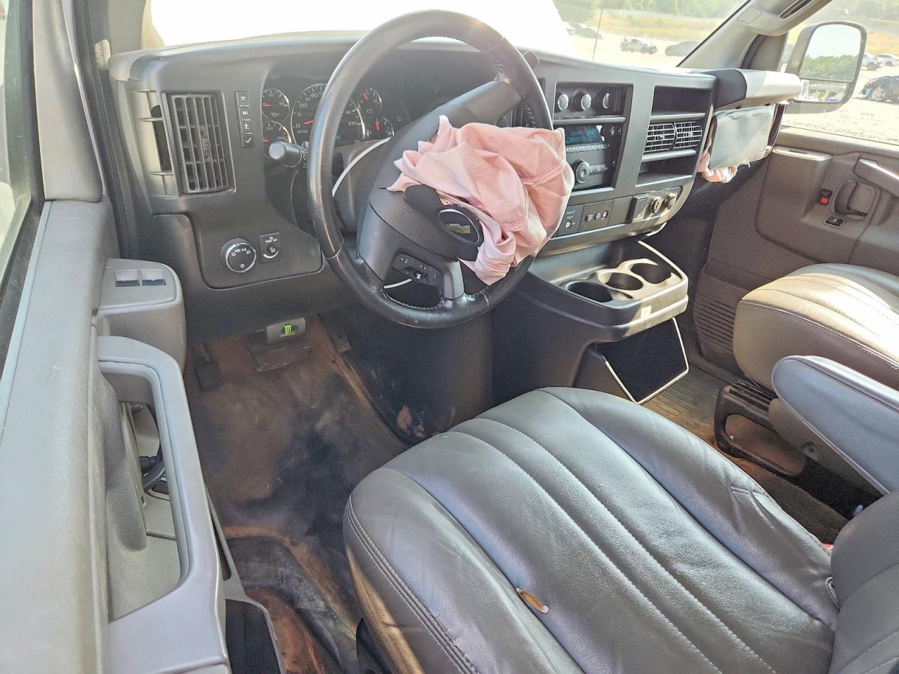 CHEVROLET EXPRESS G2500 2020 — 9