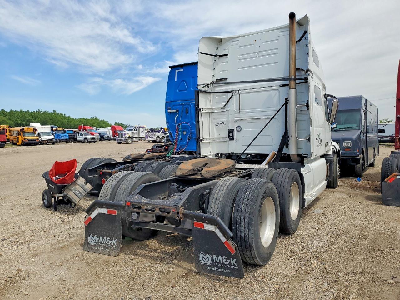VOLVO VNL 2020 — 5