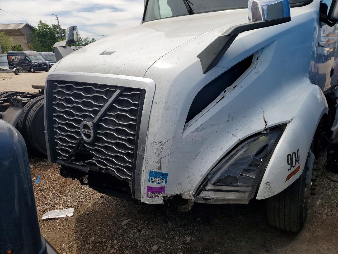 VOLVO VNL 2020 — 10