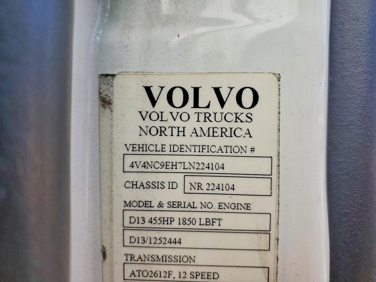 VOLVO VNL 2020 — 11