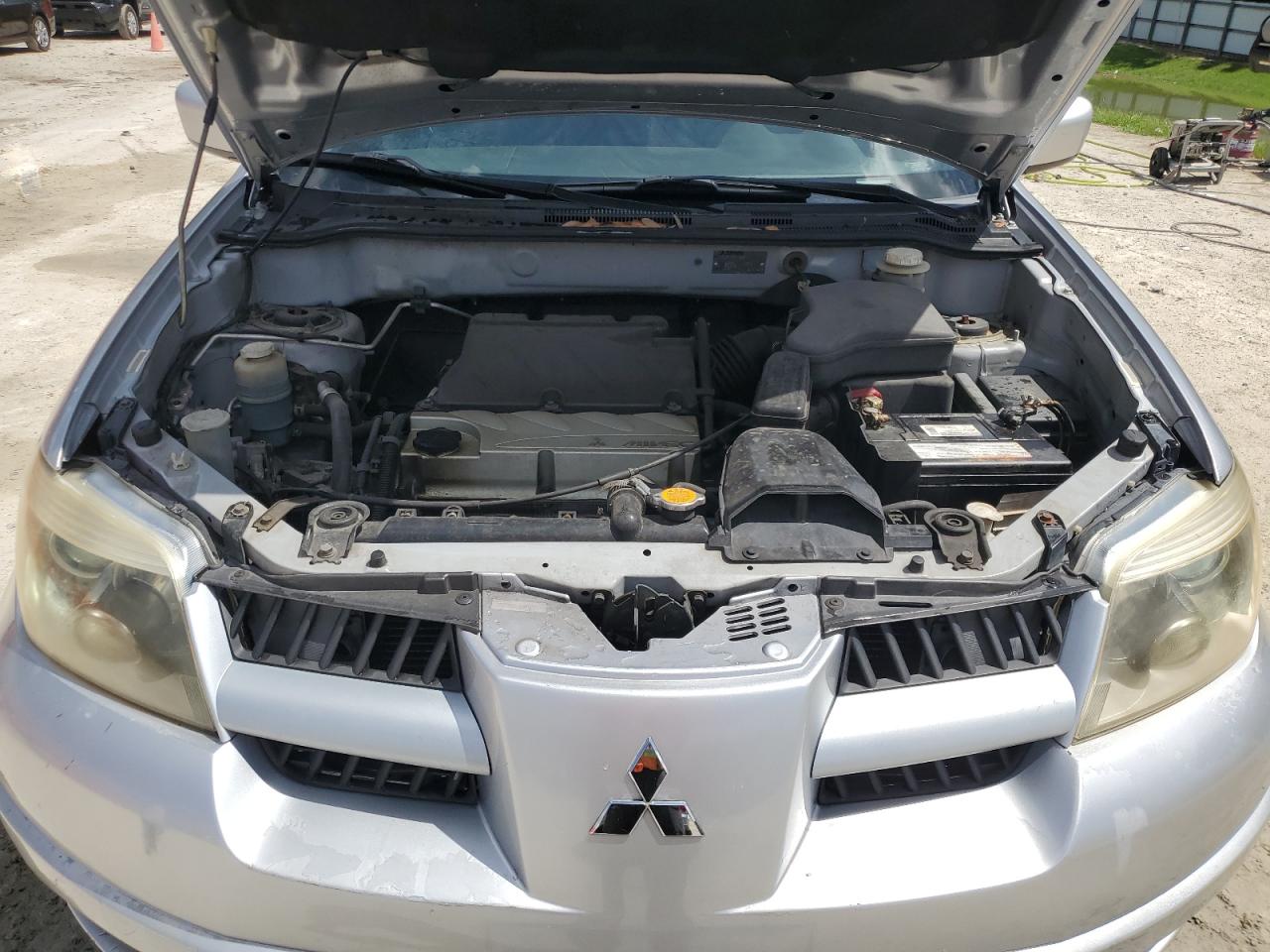 MITSUBISHI OUTLANDER 2005 — 13