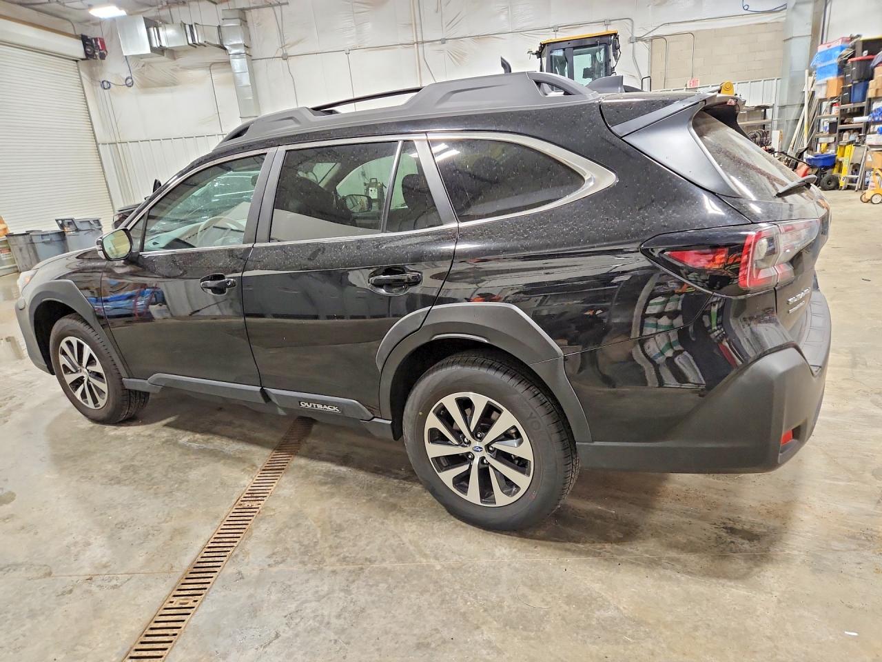 SUBARU OUTBACK 2025 — 3