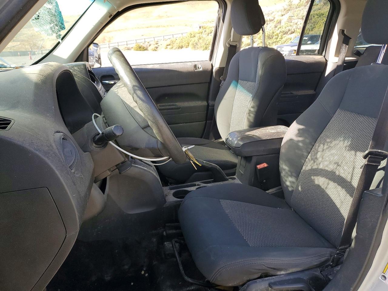 JEEP PATRIOT 2010 — 8