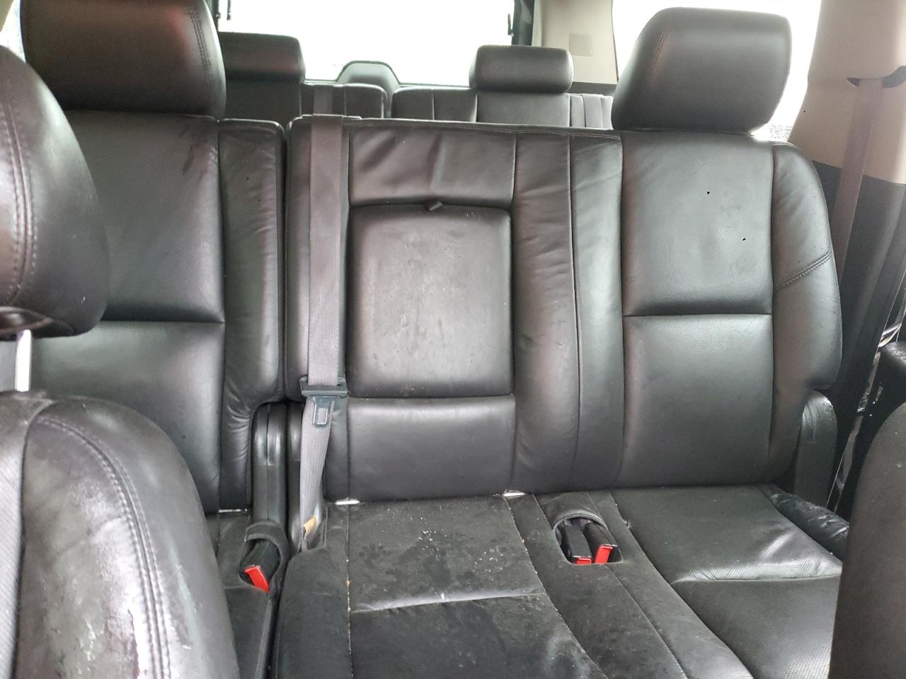 CADILLAC ESCALADE 2011 — 11