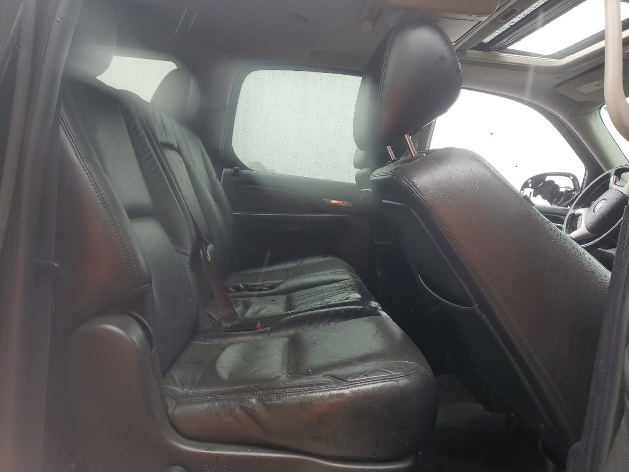 CADILLAC ESCALADE 2011 — 12