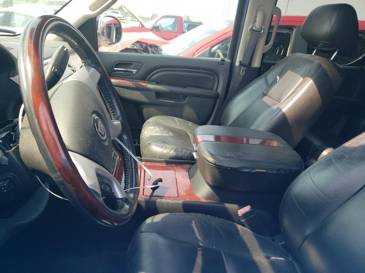 CADILLAC ESCALADE 2011 — 8
