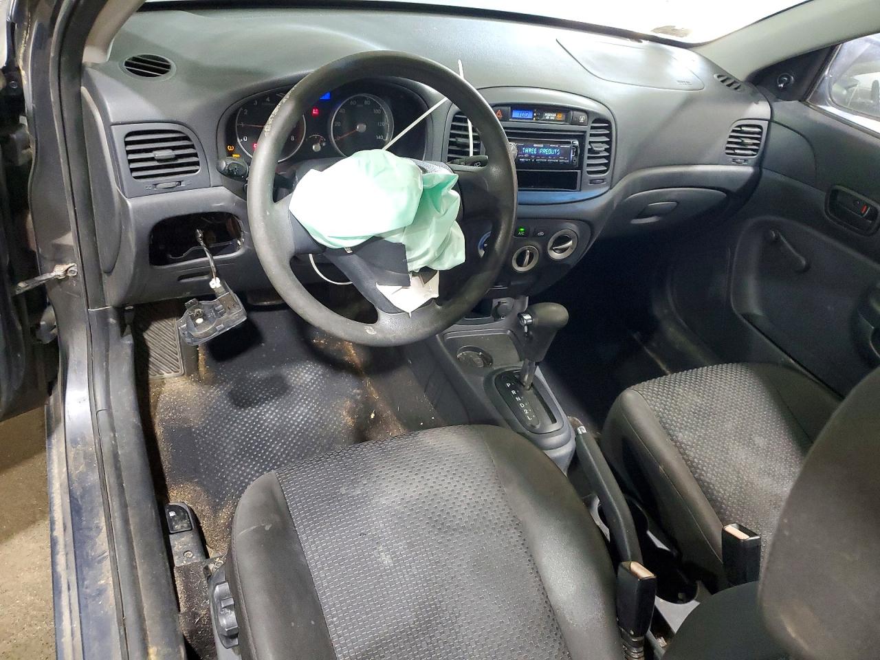 HYUNDAI ACCENT 2010 — 9