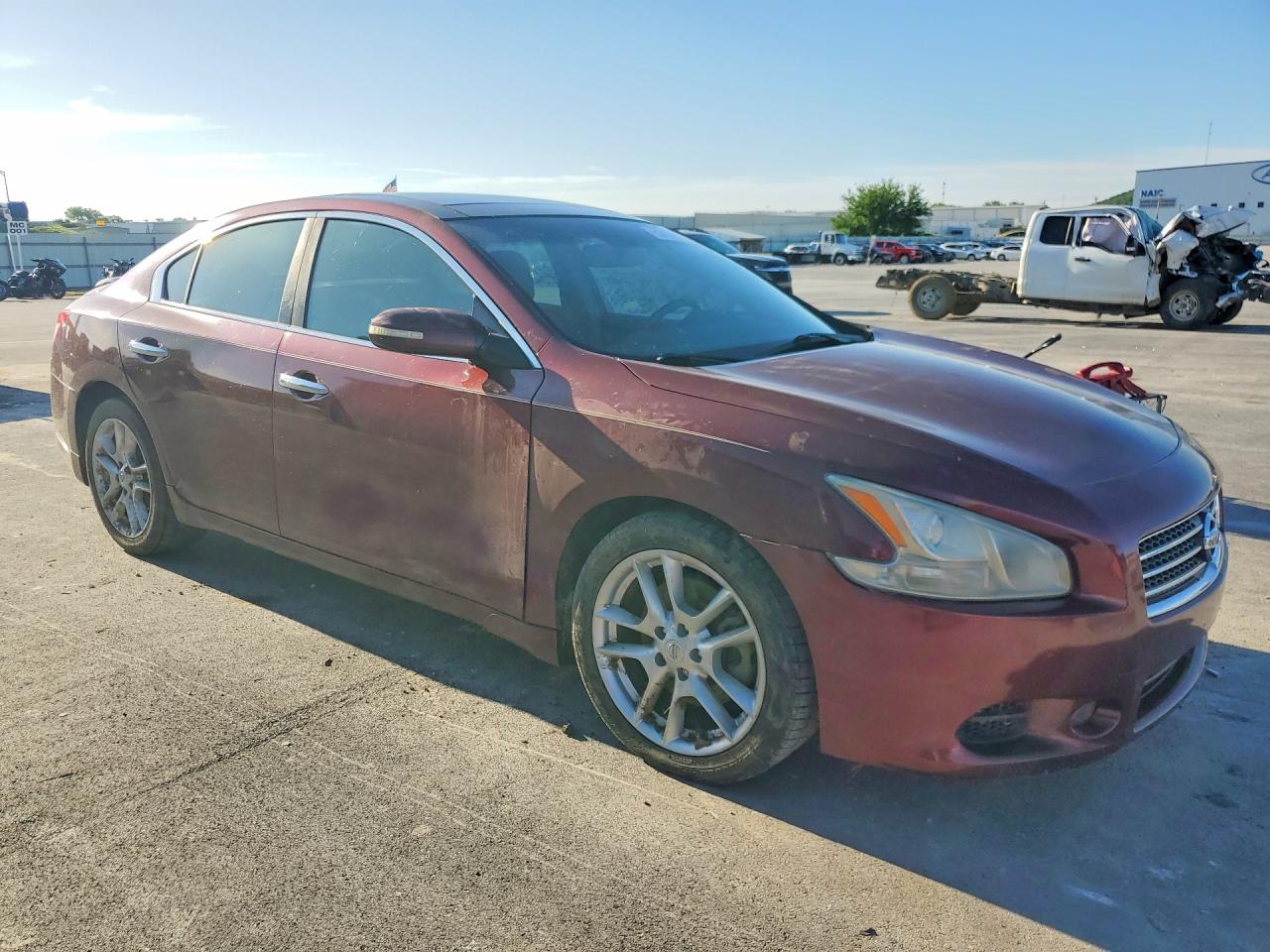 NISSAN MAXIMA 2011 — 5