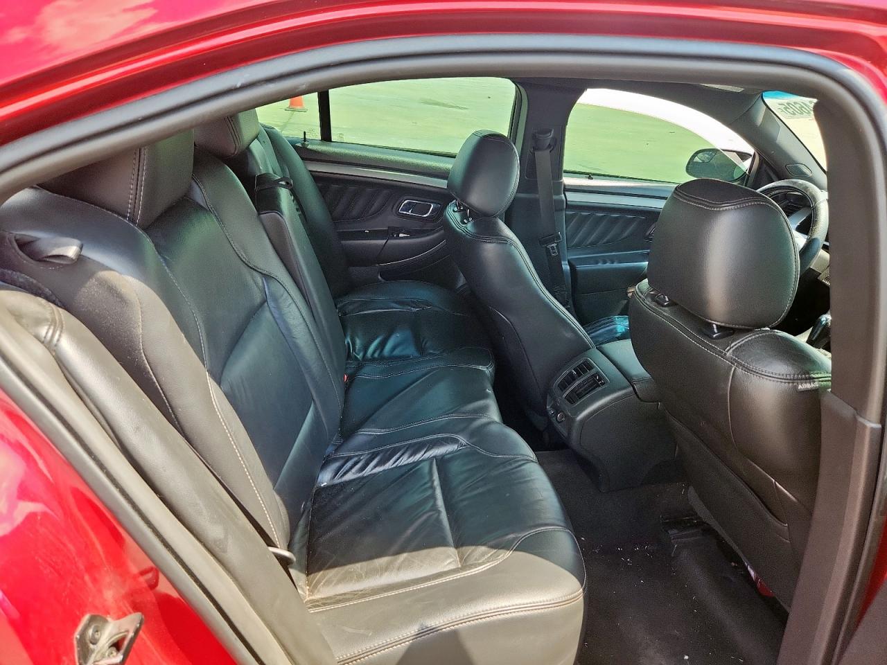 FORD TAURUS SE 2015 — 11