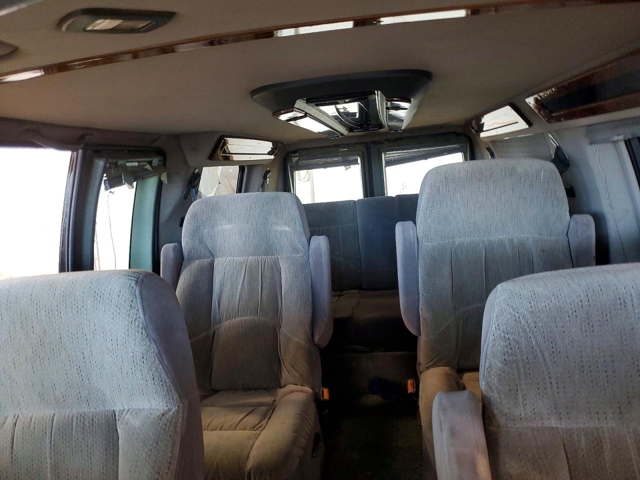 FORD ECONOLINE 2000 — 11