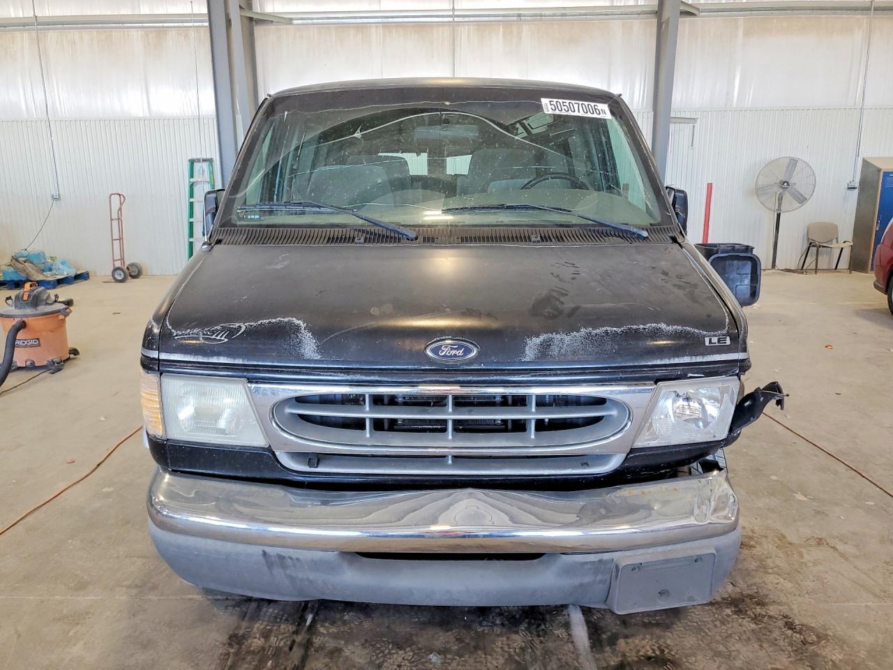 FORD ECONOLINE 2000 — 6