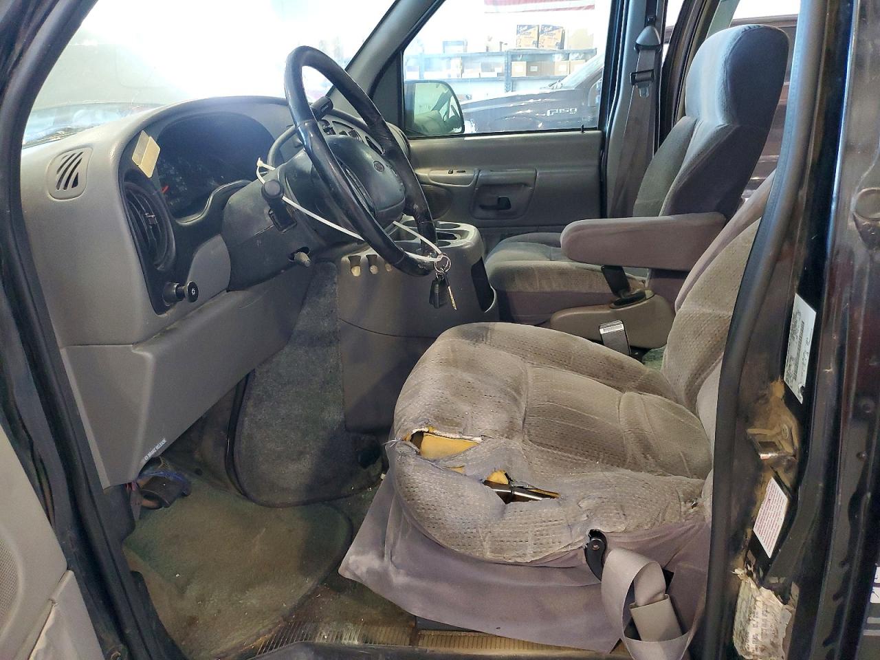 FORD ECONOLINE 2000 — 8