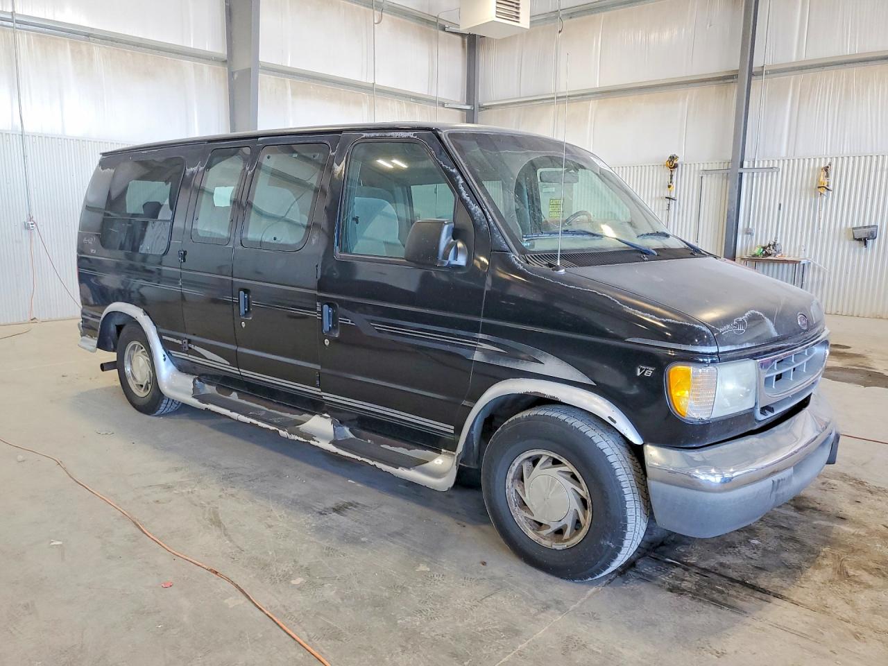 FORD ECONOLINE 2000 — 5