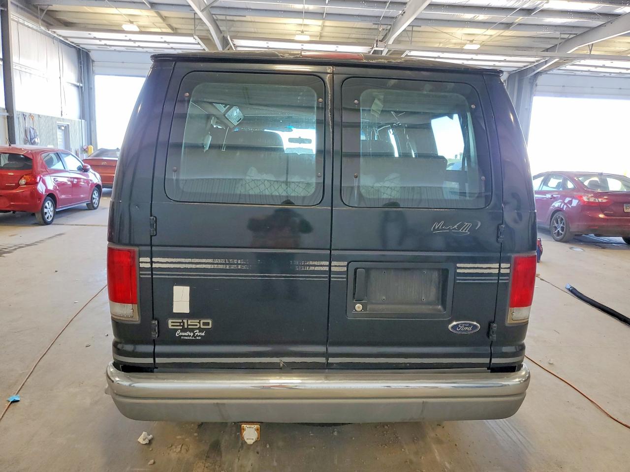FORD ECONOLINE 2000 — 7
