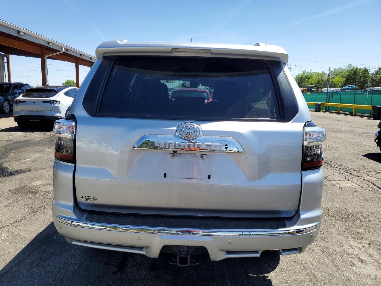 TOYOTA 4RUNNER 2022 — 7