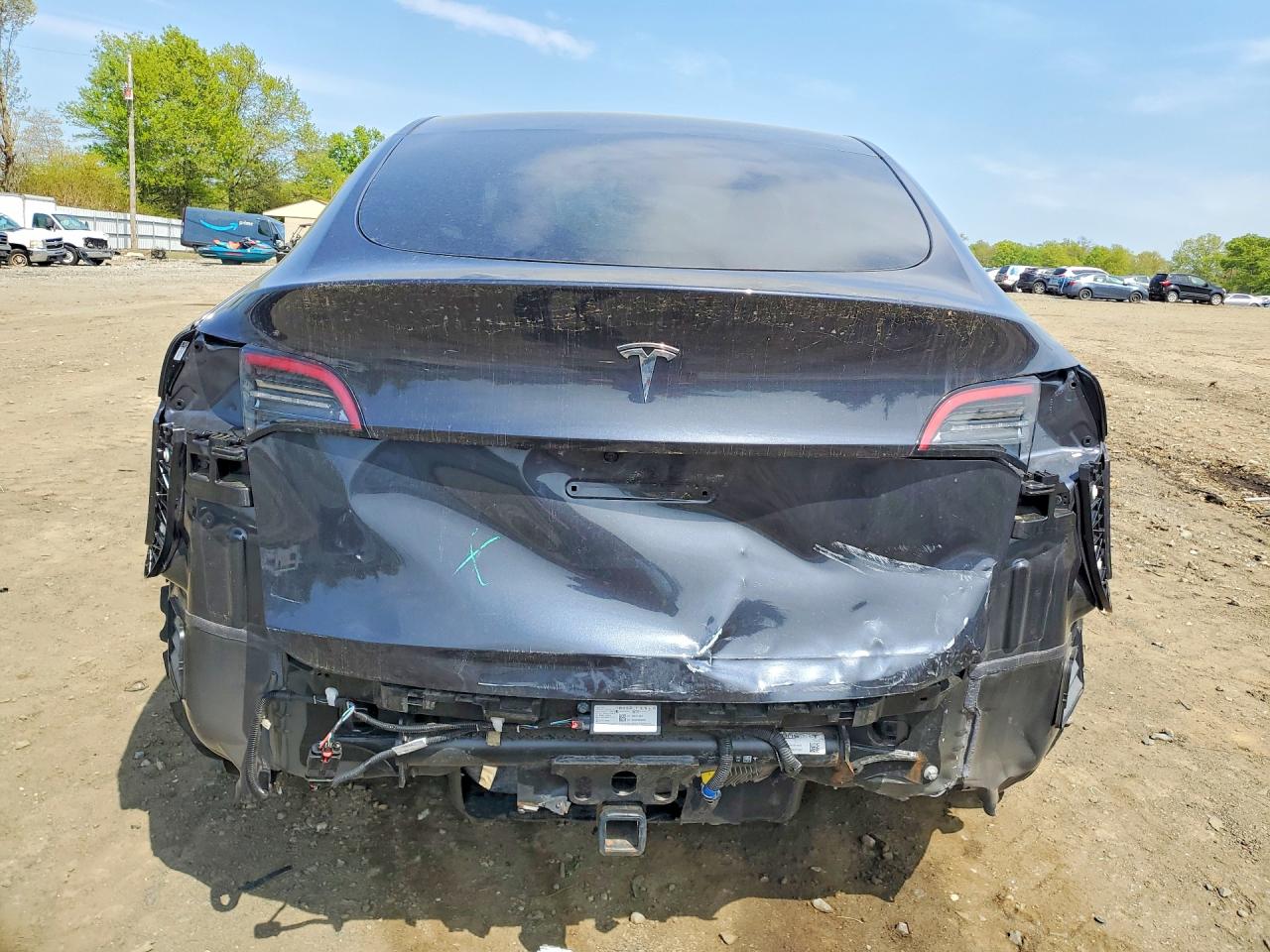 TESLA MODEL Y 2025 — 7