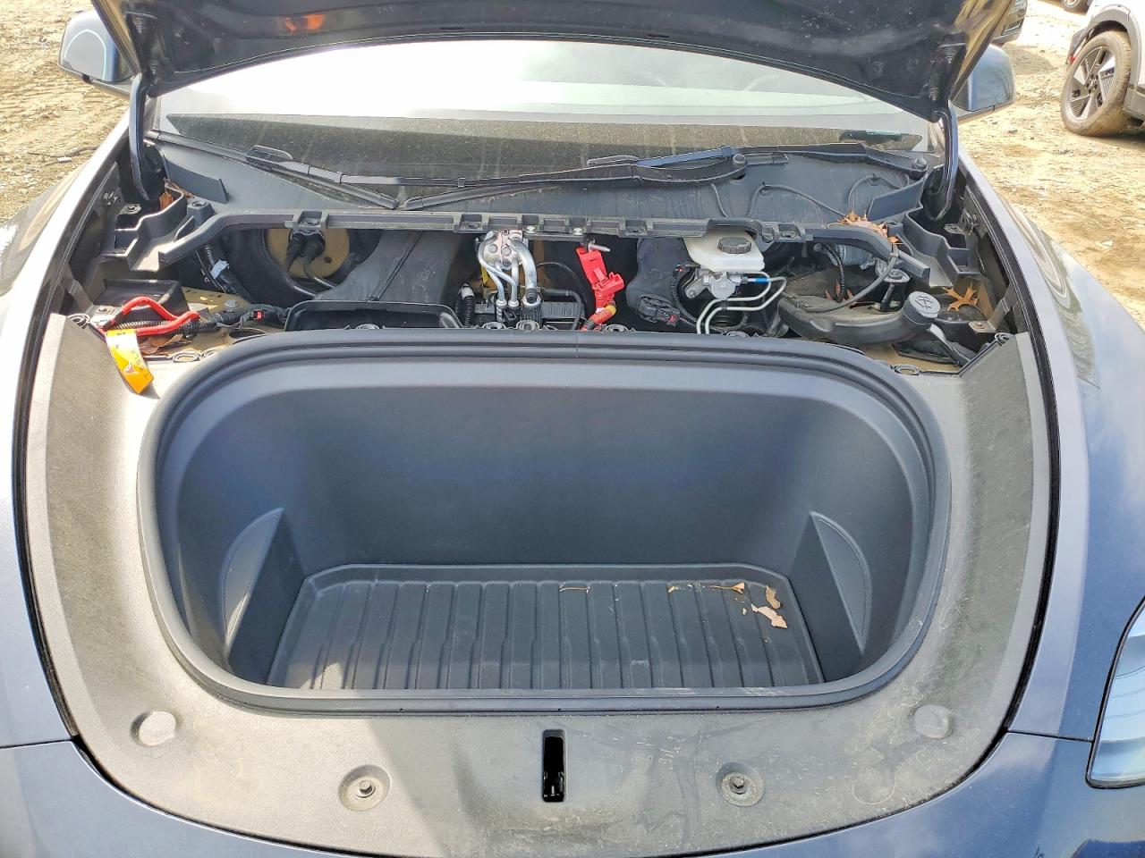 TESLA MODEL Y 2025 — 12