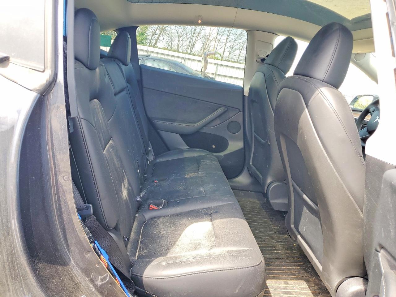 TESLA MODEL Y 2025 — 11