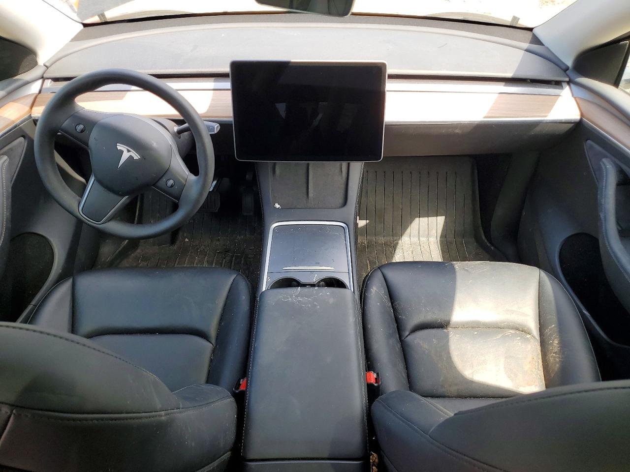 TESLA MODEL Y 2025 — 9