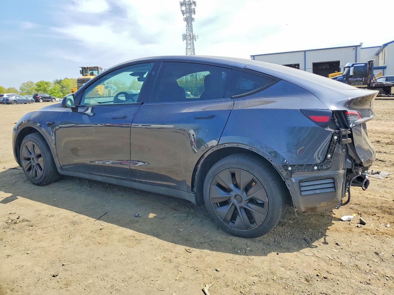 TESLA MODEL Y 2025 — 3