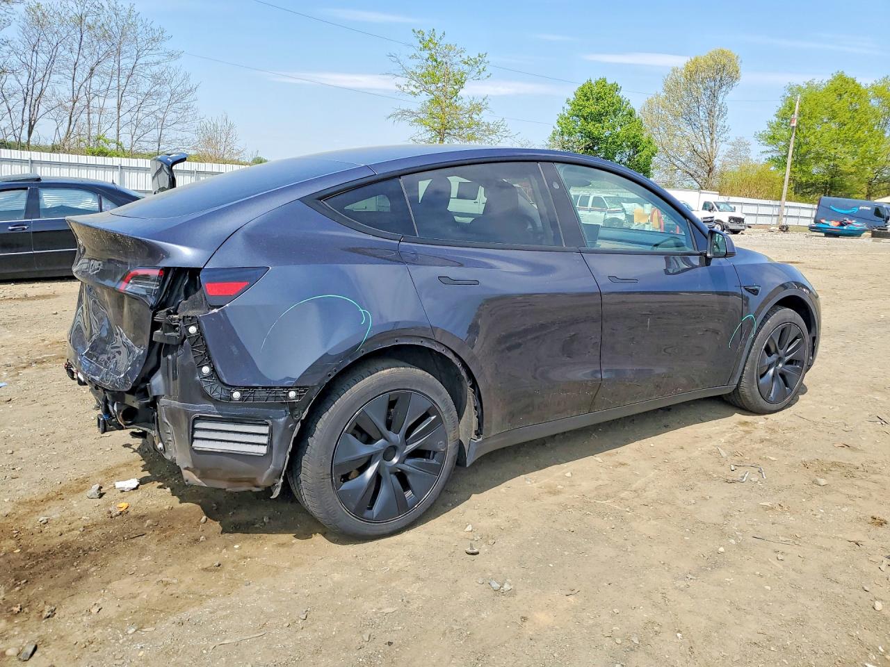TESLA MODEL Y 2025 — 4