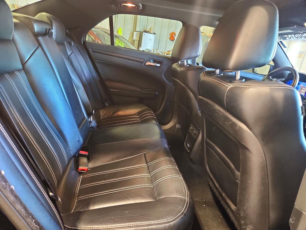 CHRYSLER 300 2015 — 11